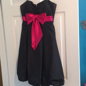 Adorabke LB dress - size 4 “ESCAPE” L and T